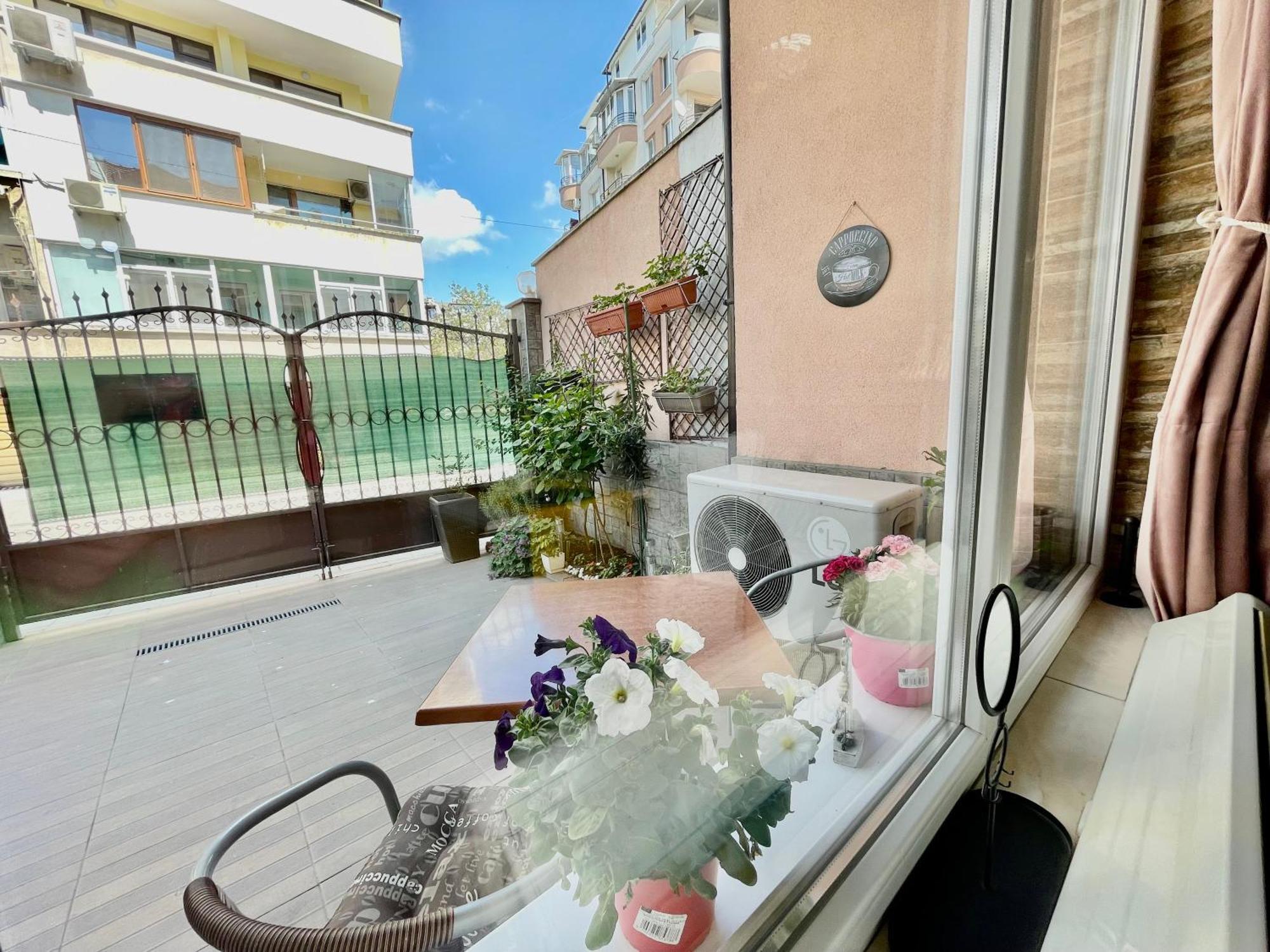 White Rose Guest Rooms Burgas Exterior photo