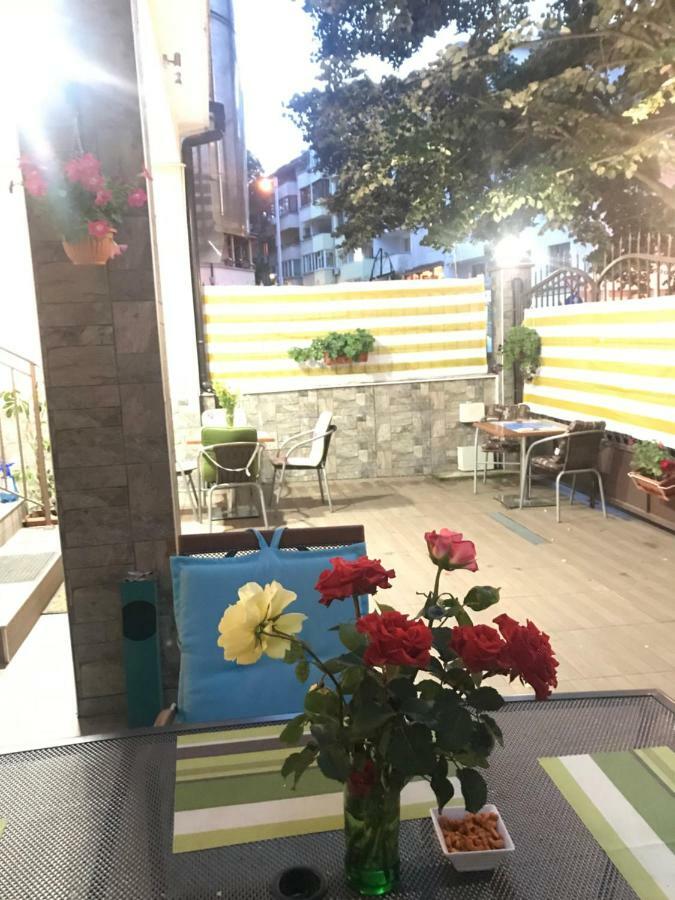 White Rose Guest Rooms Burgas Exterior photo
